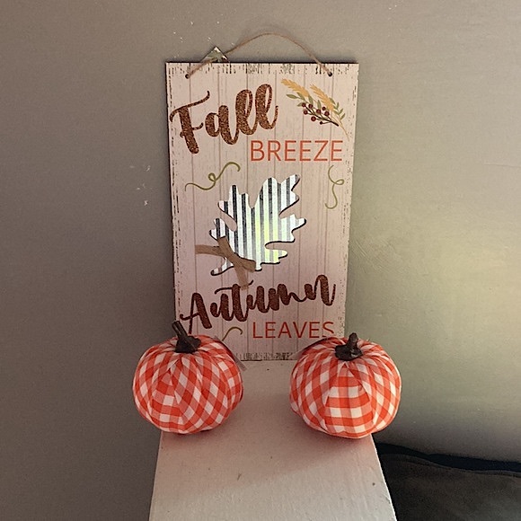 NWT-Give Thanks 🍁 & Fall Breeze- 2 Wood Signs & 2 Buffalo Check Pumpkins Bundle - Picture 14 of 15